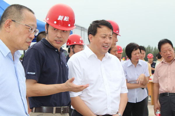 浙江省常委、常務(wù)副省長龔正蒞臨新松光電園